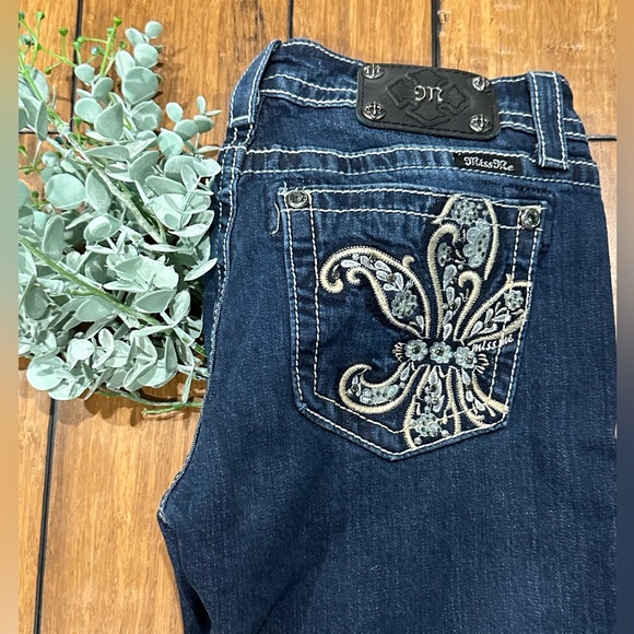 Miss Me Boyfriend Capri-Style Jeans - Picture 2 of 9